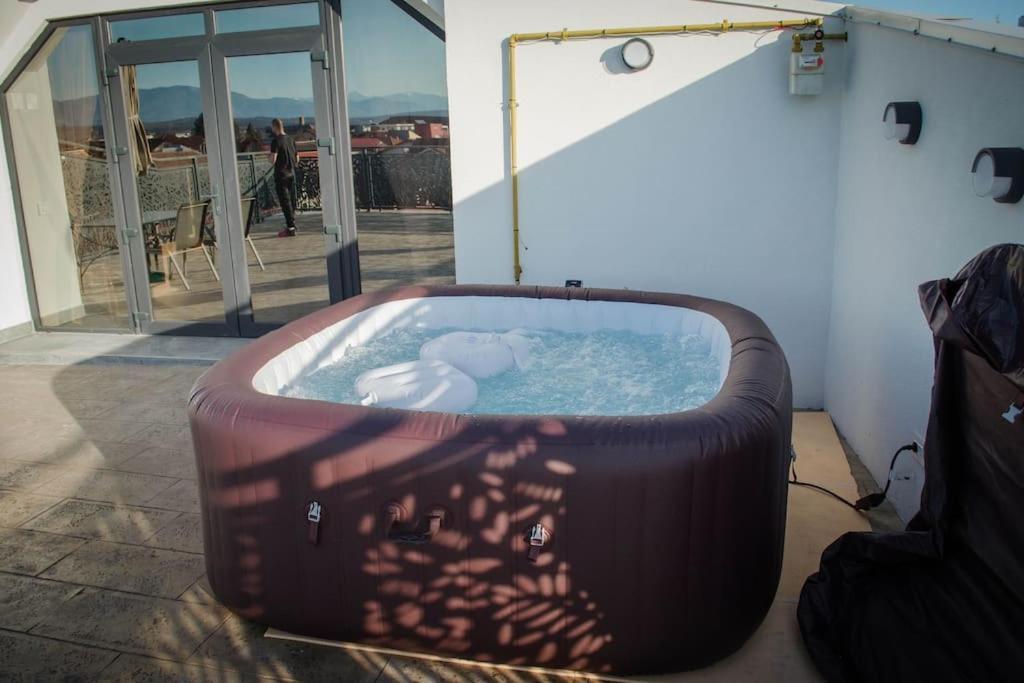 Apartmán Pentgarden Penthouse Jacuzzi Târgu Jiu Exteriér fotografie